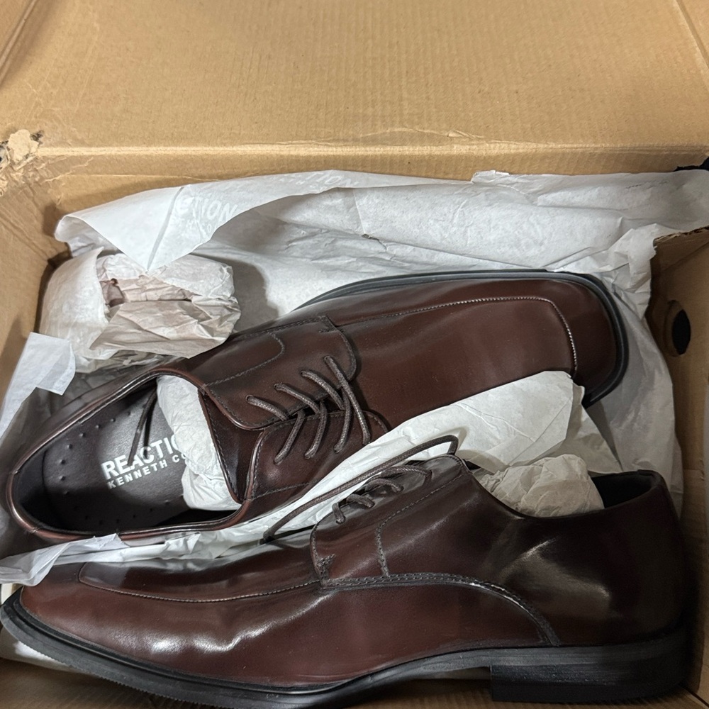 Kenneth Cole Men's Settle Oxford 9.5 - Picture 2 of 7
